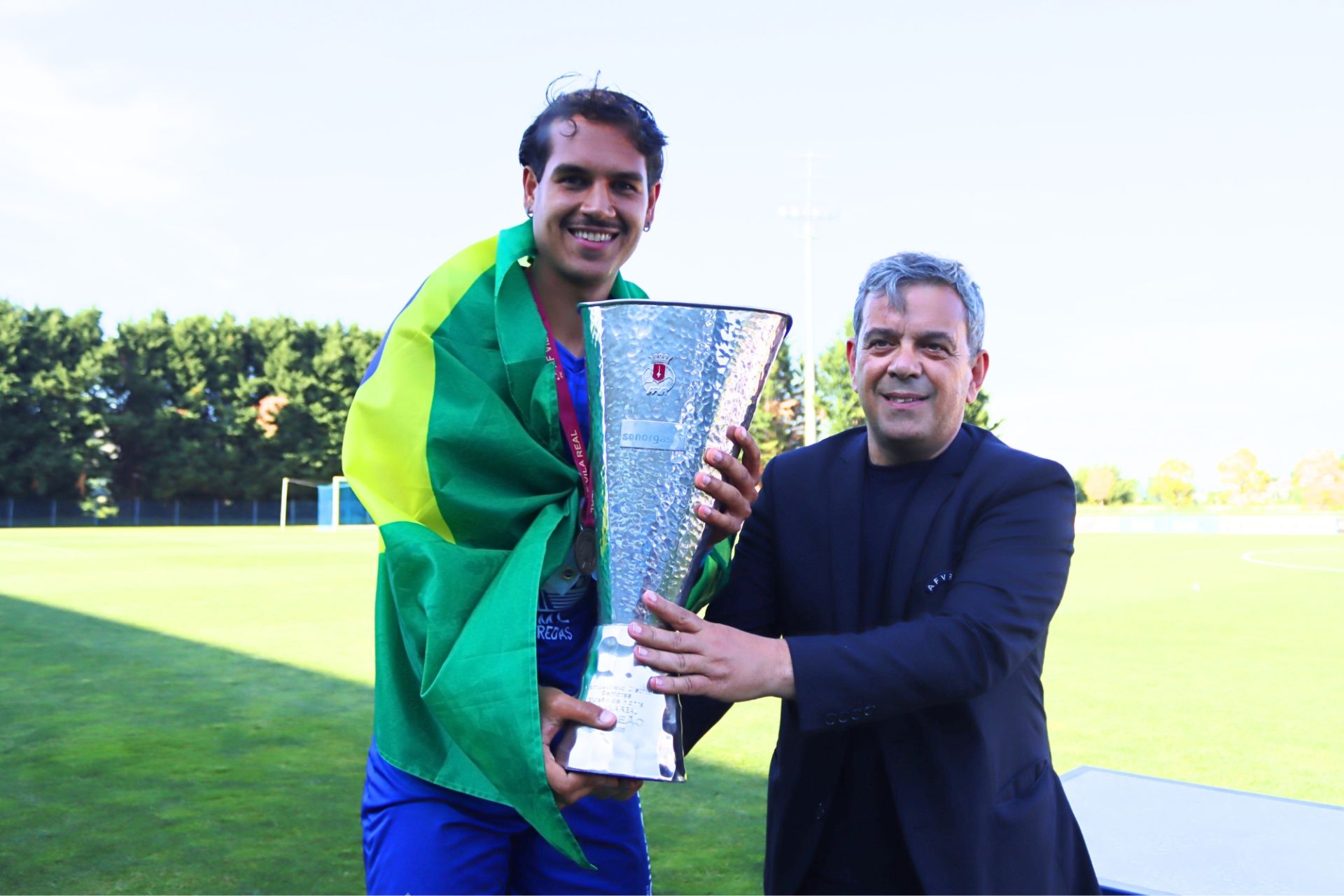 CDC Montalegre recebe taça e medalhas de Campeão Distrital