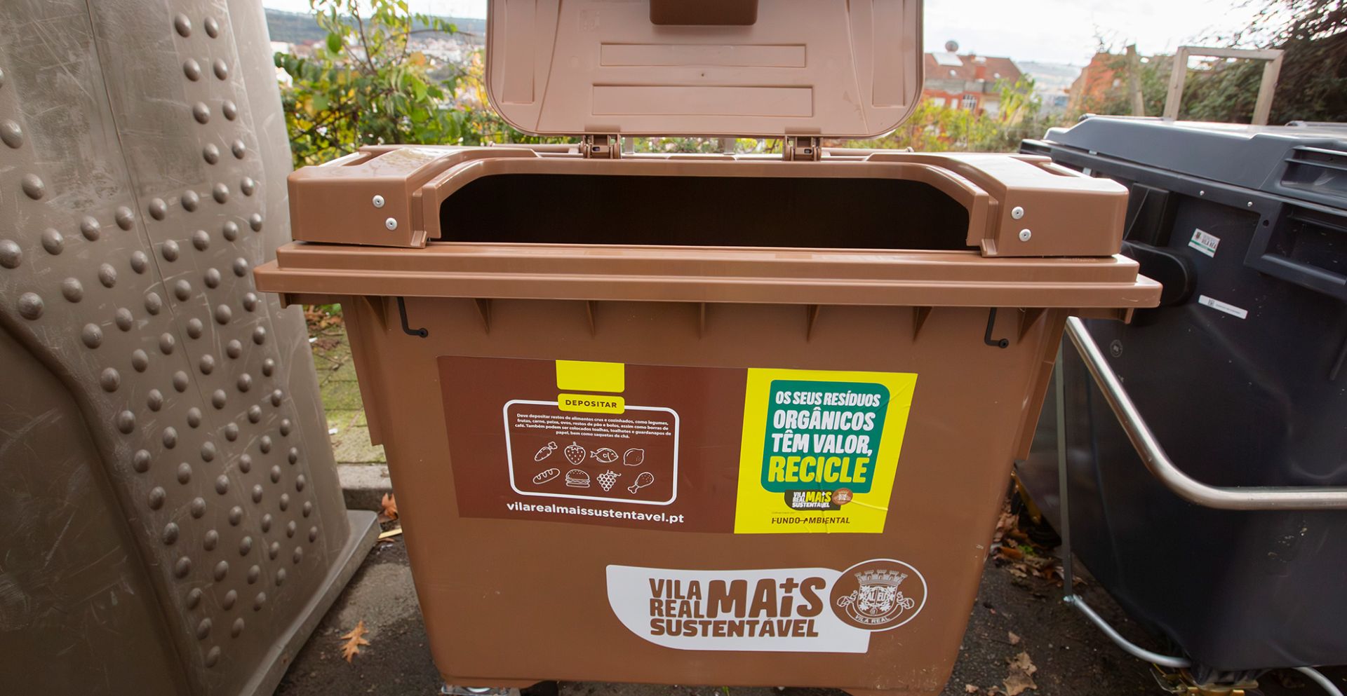 Novos contentores de reposição de resíduos em fase de substituição