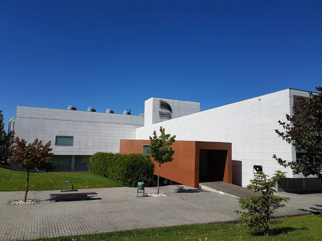 Exposição “Memórias da Foto Belarte” na Biblioteca Municipal