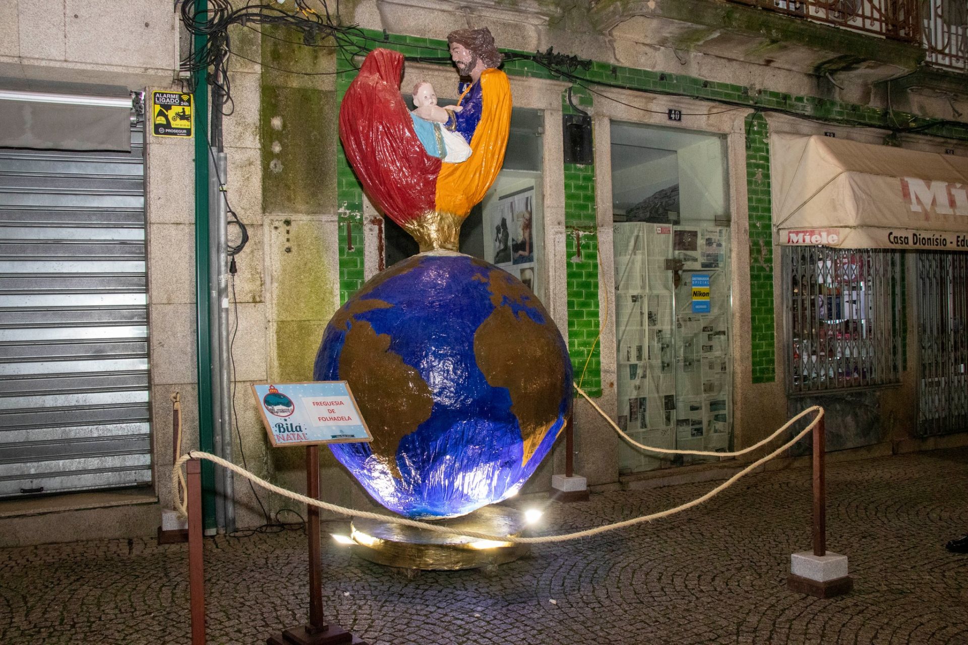 Bila Natal volta a transformar a cidade em magia e cor