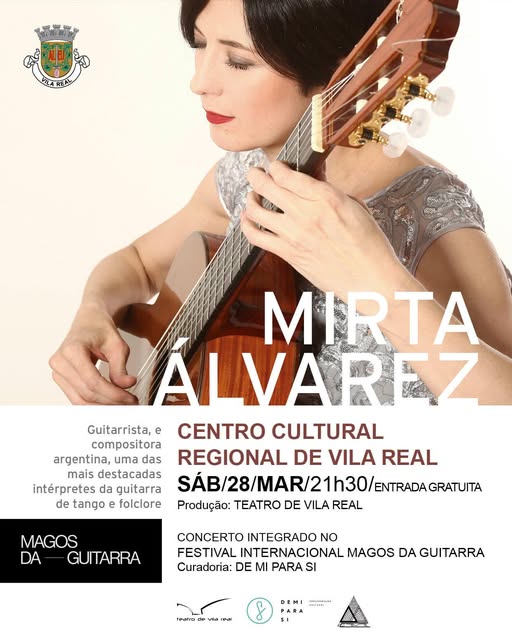 Cantora argentina Mirta Alvarez sobe ao palco do Centro Cultural Regional de Vila Real