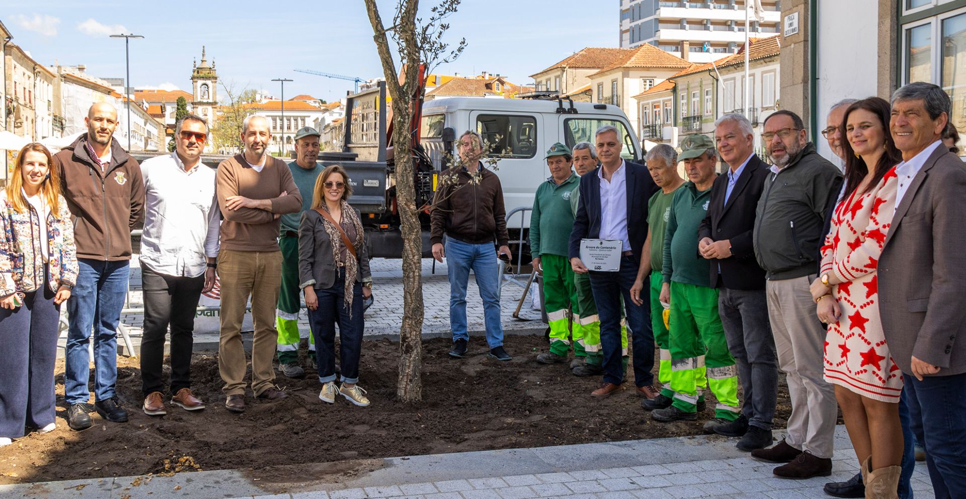 Executivo municipal planta Árvore do Centenário de Vila Real